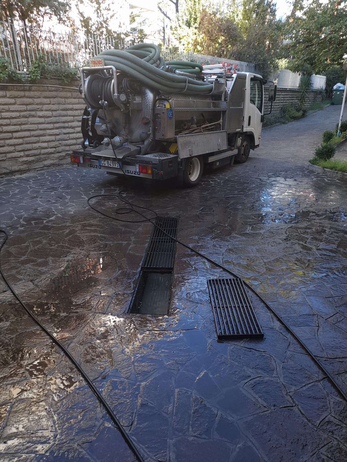 Disostruzione griglie acque meteoriche EUR — autospurgo Roma Sud Hydroedil Service